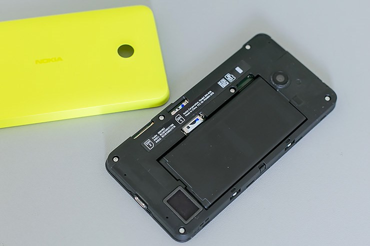 Nokia Lumia 630 (35).jpg